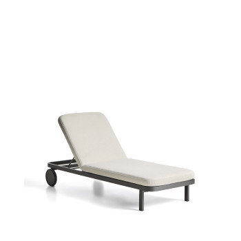 Kionia sunbed in graphite aluminum.