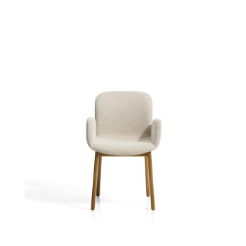 Elnor chair in beige chenille with armrests and legs in solid oak with a natural finish