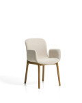 Elnor chair in beige chenille with armrests and legs in solid oak with a natural finish
