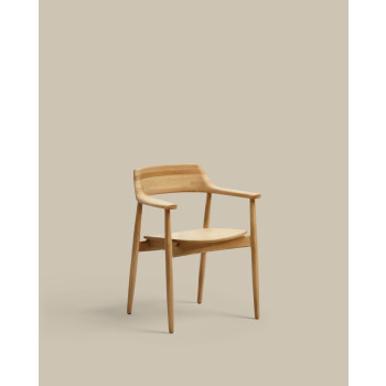Fondes chair in solid oak wood with a natural finish (FSC Mix Credit).