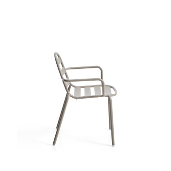 Joncols stackable outdoor chair in aluminum with painted finish