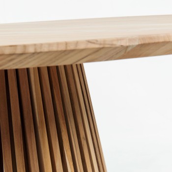 Jeanette round table in solid wood